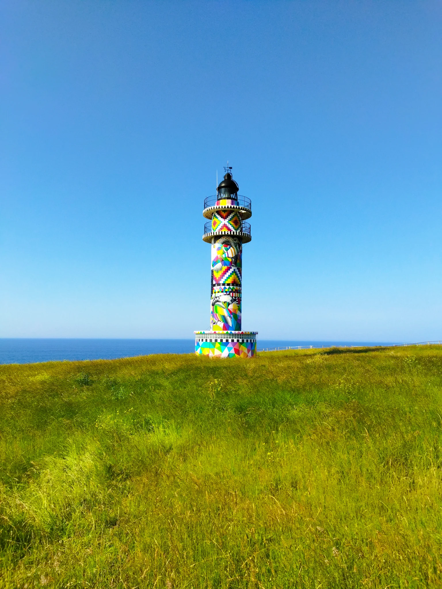 Faro de Ajo, también llamado Faro de Okuda. Es uno de los faros más emblemáticos de Cantabria.
